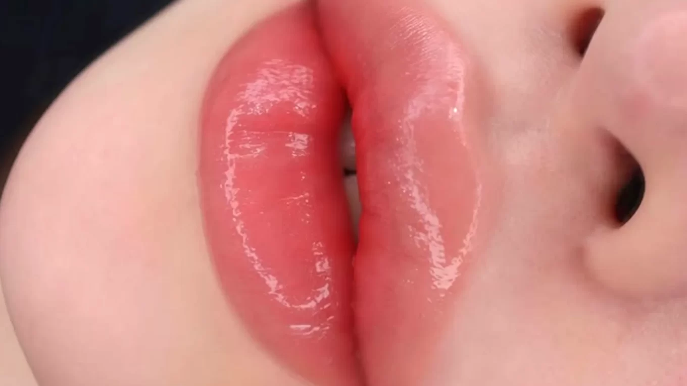 Pigments last Lip Tattoo